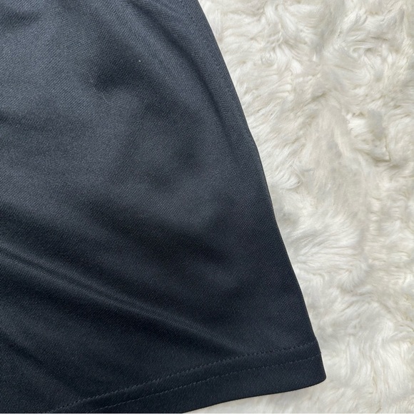 Under Armour Shorts Black & White Size 4 - Picture 15 of 16